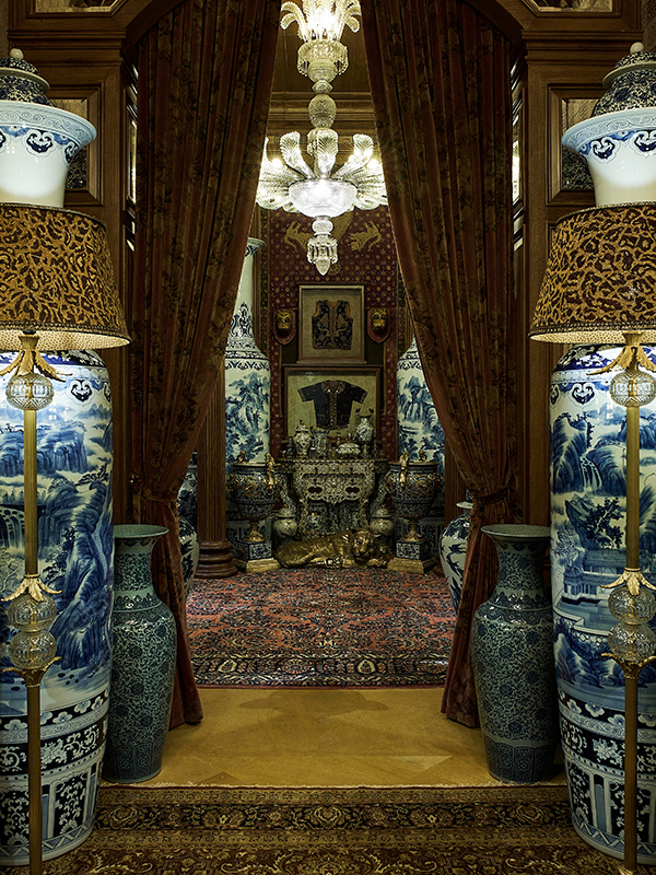 Sabyasachi-Largest-Flagship-Store-Fort-Mumbai-Design-Pataki