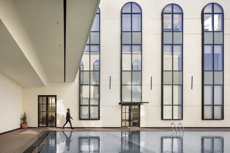 Elegant-Minimalism-Natural-Materials-And-Clean-Forms-A Light-filled-Clubhouse-in-Ghaziabad-Design-Pataki-01