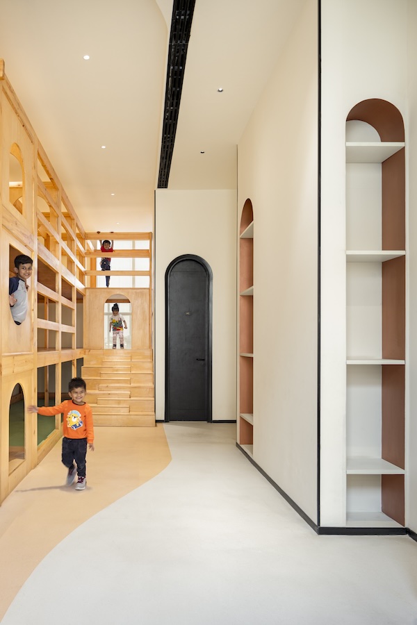 Elegant-Minimalism-Natural-Materials-And-Clean-Forms-A Light-filled-Clubhouse-in-Ghaziabad-Design-Pataki-05