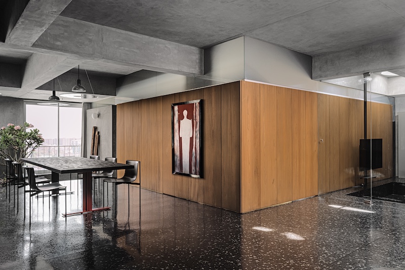 this-Brutalist-Penthouse-In-Surat-Is-An-Overlay-Of-Exposed-Beams-And-Curved-Concrete-Walls-Across-6,700-Sq.-Ft.-design-pataki-03