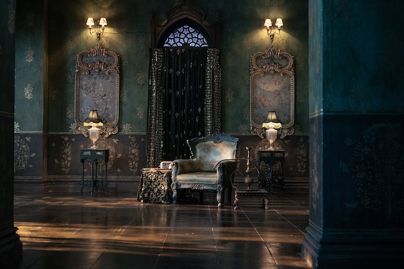 On-The-Sets-Of-Heeramandi--Everything-You-Need-to-Know-About-Sanjay-Leela-Bhansali's-Largest-Set-Production-Design-Pataki-01