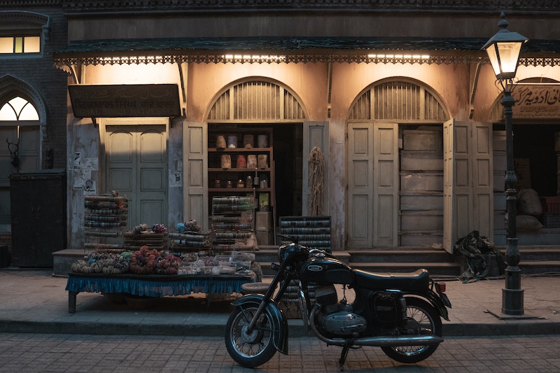 On-The-Sets-Of-Heeramandi--Everything-You-Need-to-Know-About-Sanjay-Leela-Bhansali's-Largest-Set-Production-Design-Pataki-08