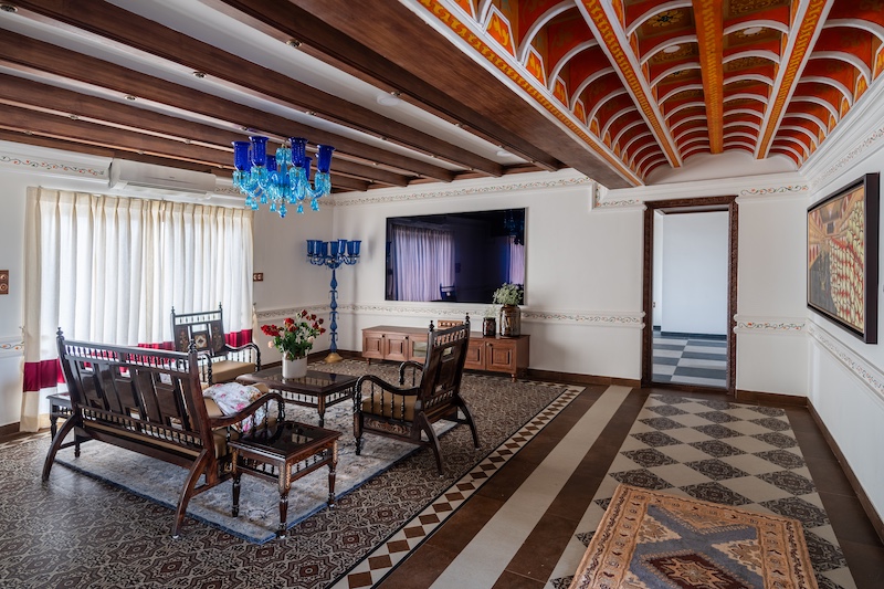 From-Heritage-Murals-To-Modern-Vaults-5-Ceiling-Design-Trends-You-Can't-Miss-Design-pataki-01