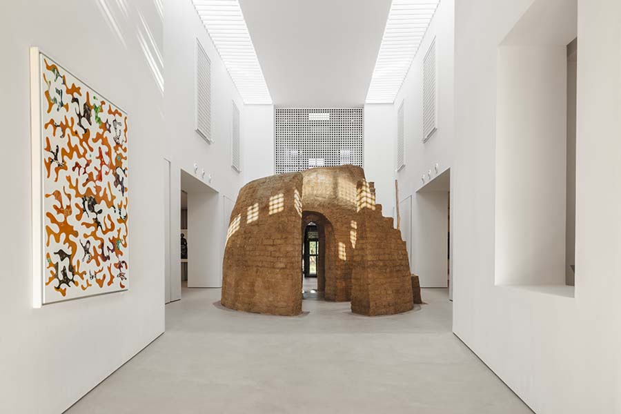 Salima Naji’s ‘Dans les bras de la Terre,’ 2025, highlights the local materials sourced from the region. (Image Credits: Ayoub El Bardii)