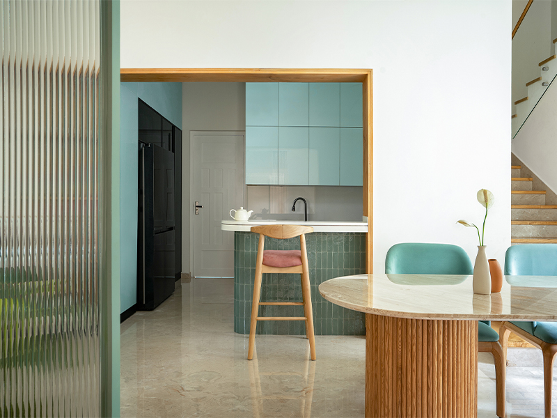 Embracing an open-plan layout and a muted colour palette, the design of Varanmangalath House in Kozhikode envisions a calm sanctuary. (Image Credits: Zen Studio Architects) 