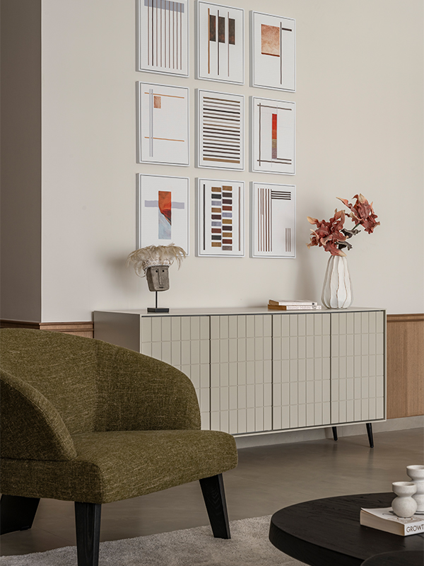 The black chair with a sleek black centre table and vibrant wall art adds a subtle contrast to the pastel walls. (Image Credit: Noaidwin Sttudio)
