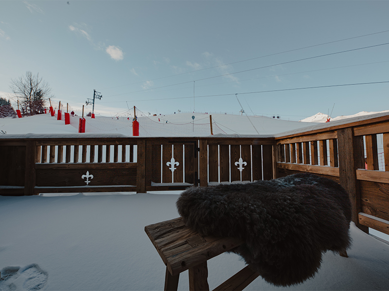 Here at Ultima Courchevel, stark minimalism turns into cosy opulence, and the private terrace becomes a snug retreat—draped in fur throws, perfect for unwinding after a day on the slopes. (Image Credit:Ultima Hotel Courchevel ) 