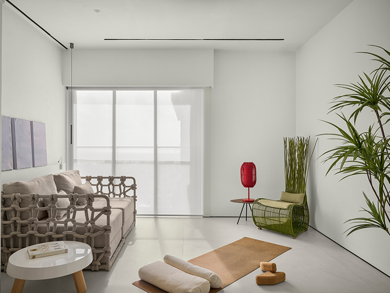 The Cabaret couch and Yoda side chair, paired with the Kai Z table lamp, all by Kenneth Cobonpue, sit in perfect harmony within the home. (Image Credits: Isha Shah) 