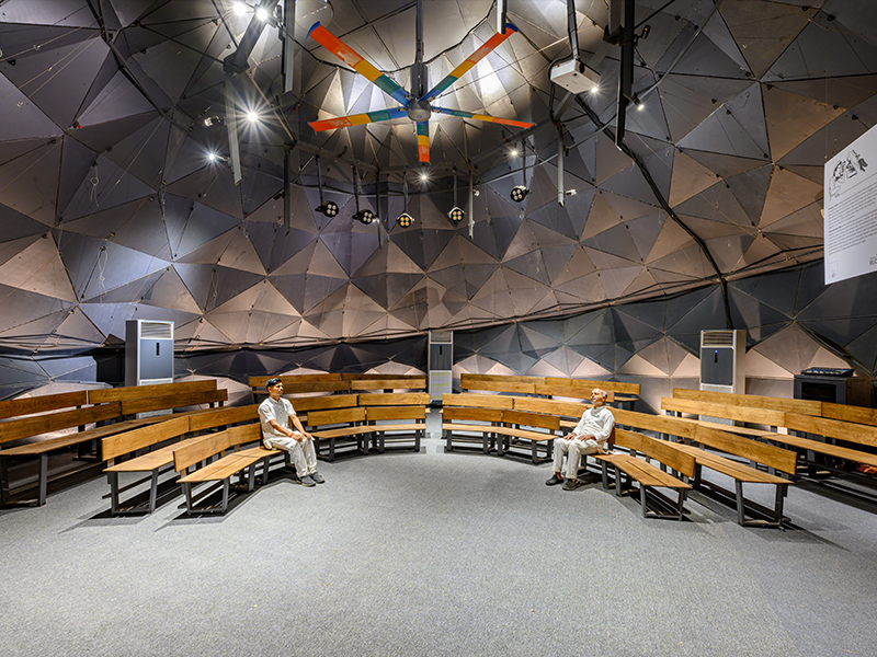 To support a multi-functional space, Darwin Bucky is accompanied by an in-built lighting system, audio-visual set-up, exhibition framework and air-conditioning system. (Image credits: Vinay Panjwani)