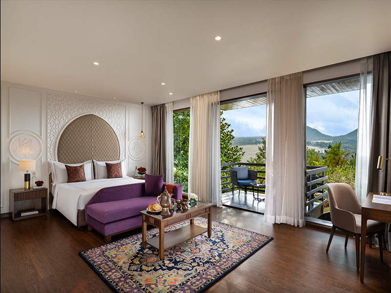 The ‘Grand Luxury Room’ is a seamless blend of exquisite Kashmiri craftsmanship and contemporary design, enveloping you in an atmosphere of refined elegance and comfort. (Image Credit: Taj Dal View)