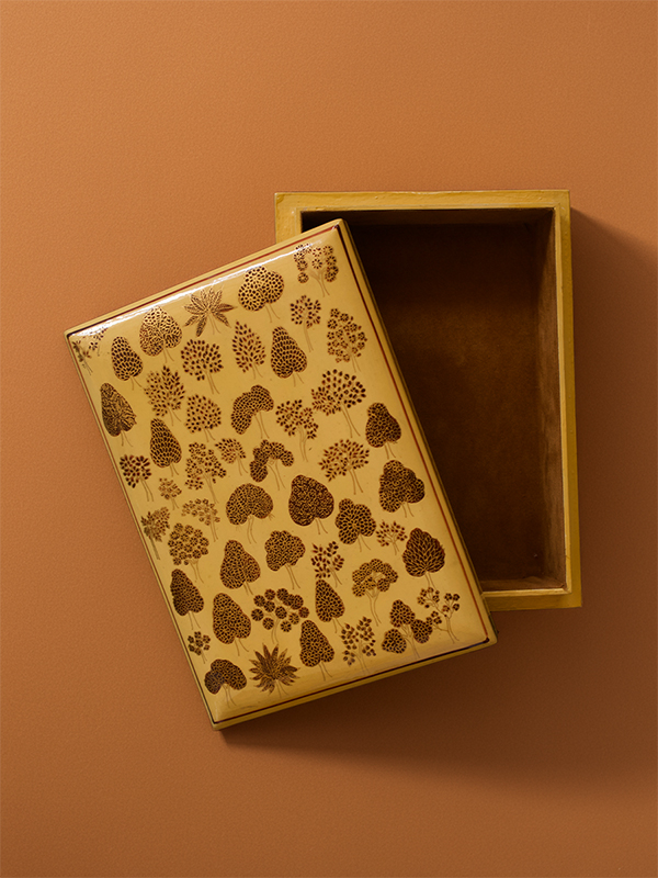 Papier-Mâché decorative box created by Kashmiri Artist Riyaz Khan for MeMeraki. Price: ₹ 9000 (Image Credits: Agrima Mohan)