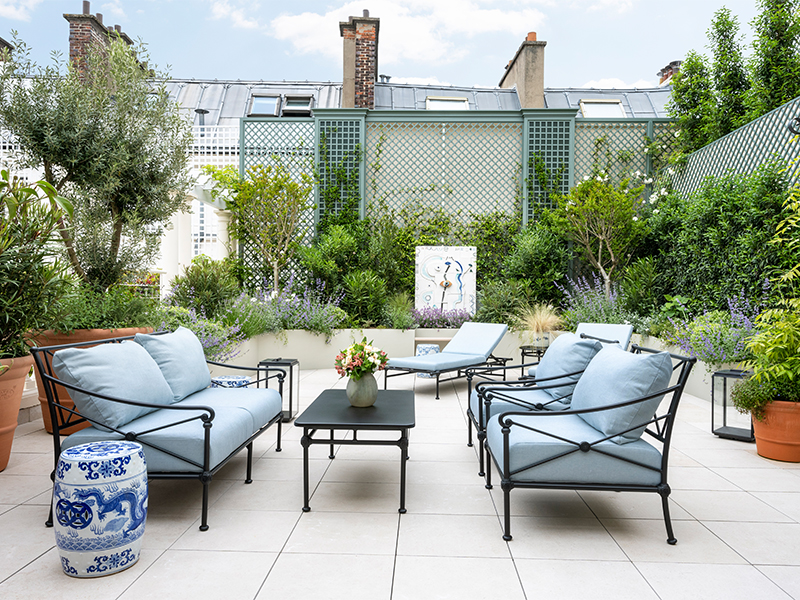 The new ‘Suite Azur ’ opens into a private terrace garden styled by artist Agnès Sandah, who adds a modern edge to the space by putting art and nature in perfect harmony. ( Image Credit: Vincent Leroux )