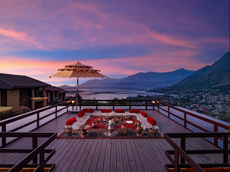 Choose Vista, where al fresco seating invites you to dine amid the crisp mountain breeze and the tranquil beauty of the lake, turning every meal into a sensory escape. (Image Credit: Taj Dal View)