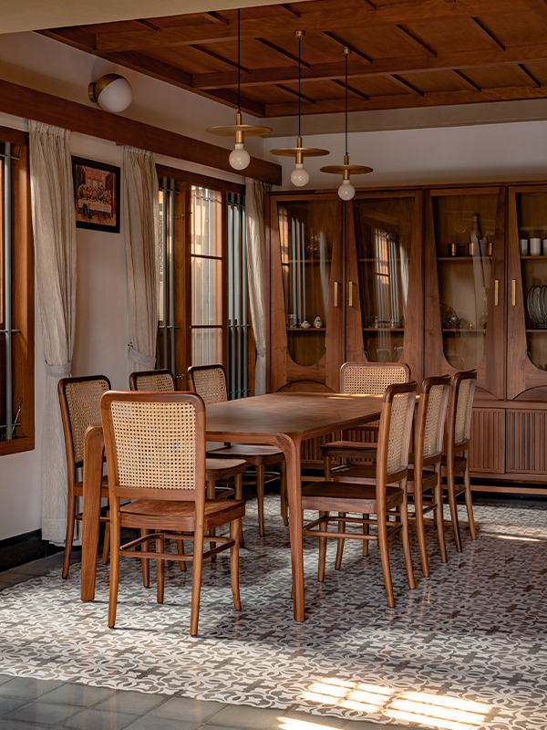 Strategically placed windows and overhangs in the EPJ Residence control the flow of daylight, complemented by statement fixtures from Interstellar. (Image Credits: Roy Antony Architects)