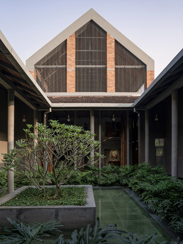 The heart of the EPJ Residence, the central courtyard, is alive with lush vegetation, offering a peaceful retreat and a deep connection to nature. (Image Credits: Roy Antony Architects)