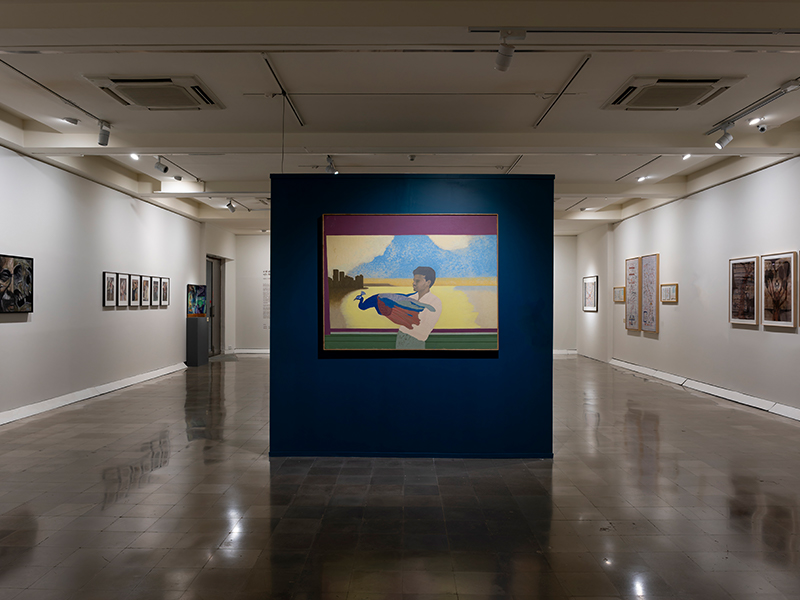 The interiors of the gallery feature the exhibit ‘A Show Of Hands | In Memoriam By Late Artist Gieve Patel,’ along with works by 13 artists. (Image Credits: Courtesy of Jehangir Nicholson Art Foundation) 
