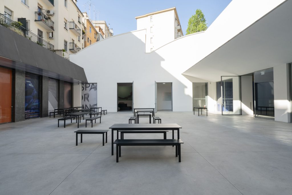 A Space for Being (2019), designed by Suchi Reddy with Google, Muuto, and Johns Hopkins University, reveals how aesthetics reshape biology by tracking real-time physiological responses, like heart rate and skin temperature, using light, texture, scent, sound, and colour across three distinct rooms.  (Image Credits Maremosso)
