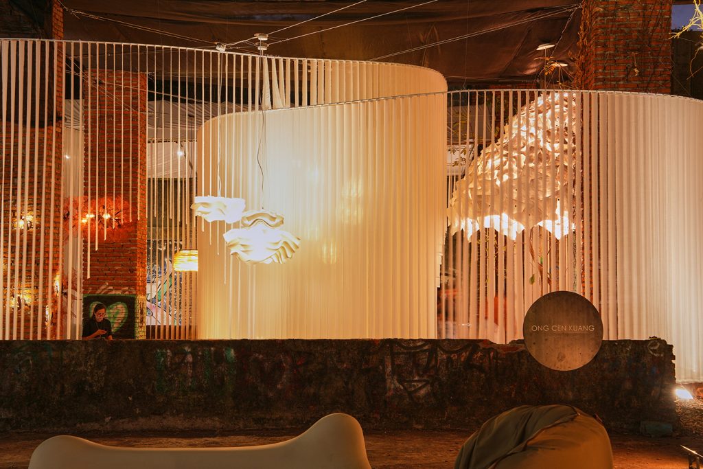 Kelopak Pendant Lights by Ong Cen Kuang—handcrafted lighting creations from Bali—glow softly at Jia CURATED 2024. (Image Credits: C Gunawan Surya Saputra)
