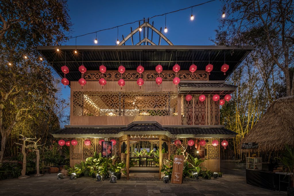 Bathed in a soft nocturnal glow, the installation by Urban Quarter x CVP x Felix Tjahyadi x Studio Talk transforms the Jia CURATED 2024 landscape into a luminous design statement. (Image Credits: Indra Wiras)
