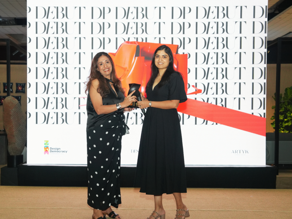 Shernavaz Bharucha of Shernavaz Interiors presented the Residential Interiors Award to Nilasha Srinivas of Studio Nilasha. (Image Credits: Design Pataki) 