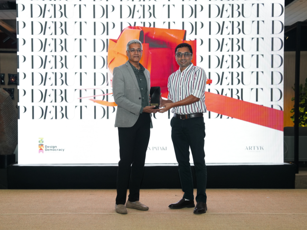 Vipul Tapke of JTCPL Designs presented the Architecture and Urban Design Award to Ar. Ashish Patel of Architecture Firm. (Image Credits: Design Pataki) 