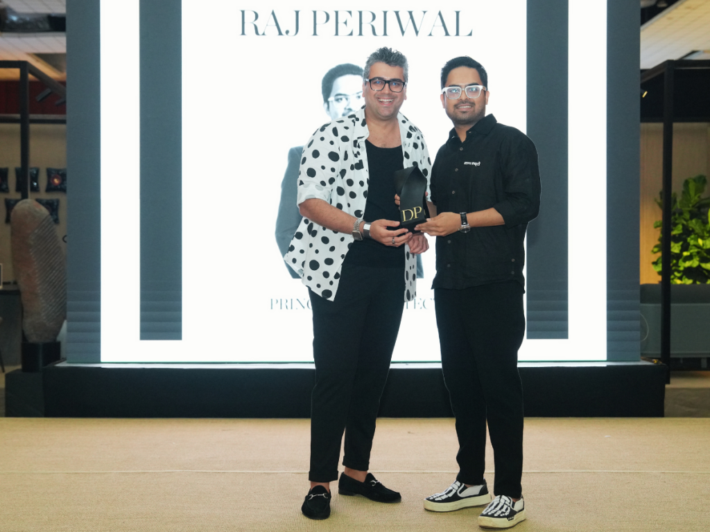 Cherag Diwan of Netarwala & Aibara presented the Architecture Category Award to Raj Periwal of Architect Maheshwari & Associates. (Image Credits: Design Pataki) 