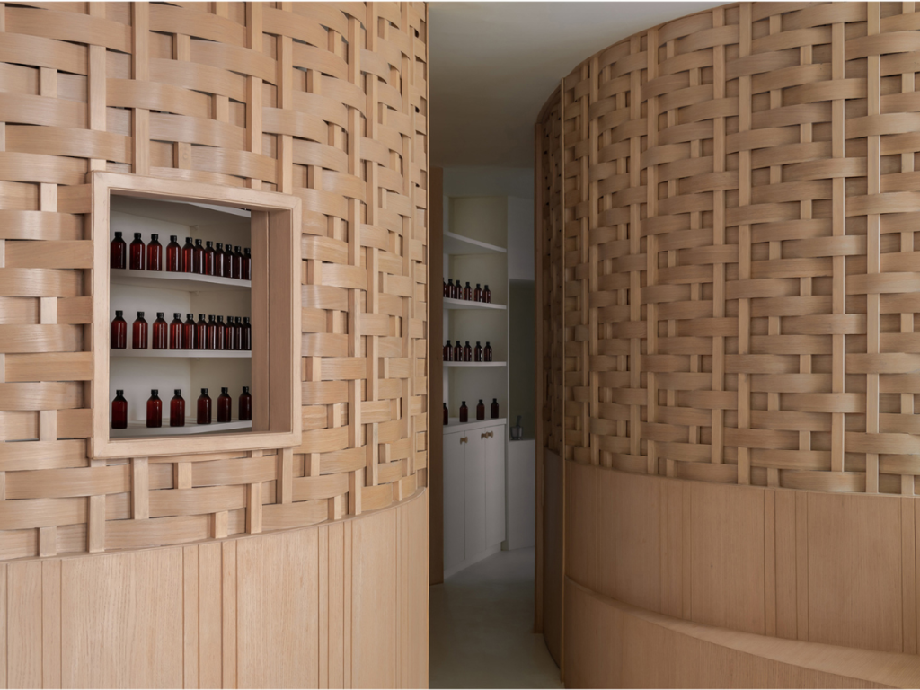 Nilkanth Ayurveda Clinic, with its woven paper veneer partitions, celebrates traditional Indian craft. (Image Credits: The Space Tracing Company) 