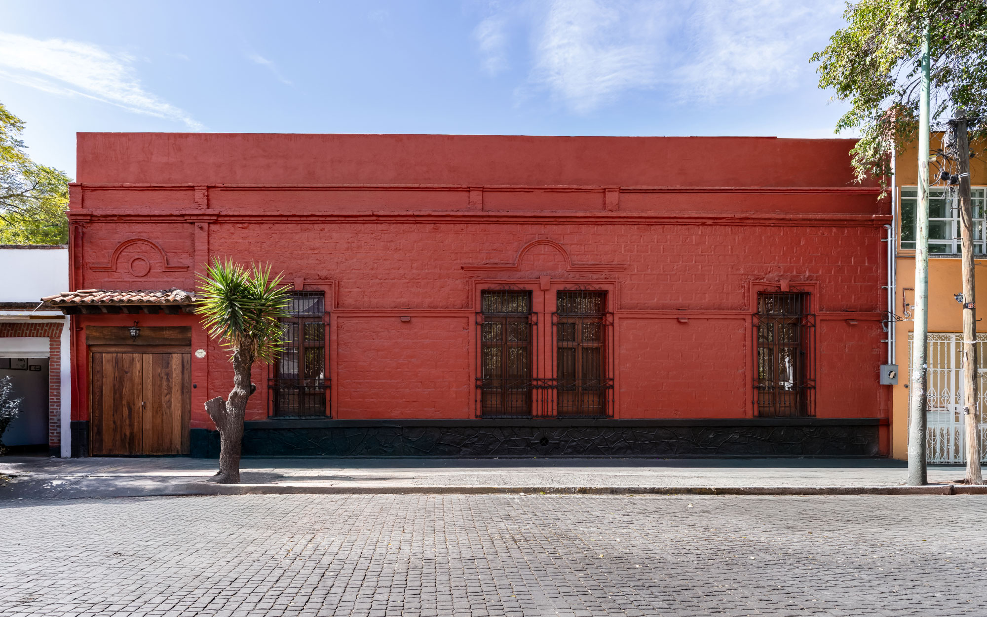 An exterior photo of the Casa Roja. (Image credits of Museo Casa Kahlo)