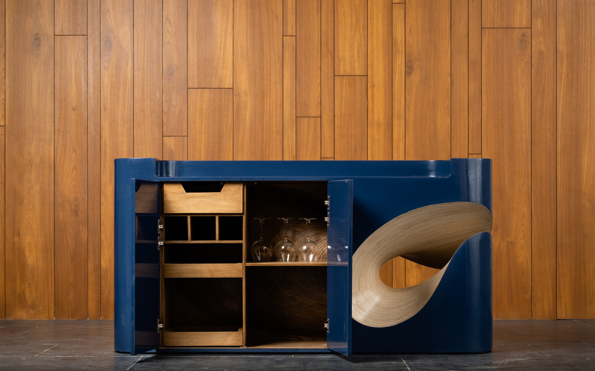LOOP bar unit by andblack. Price – ₹ 6,50,000 (Image Credits: Ravi Mistry)